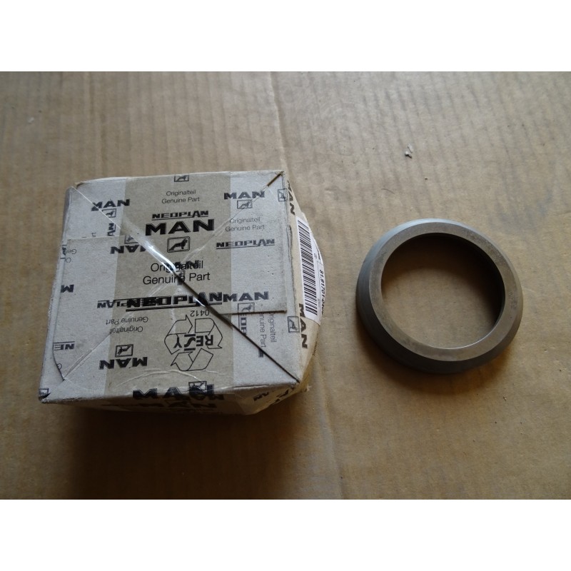 DOUILLE D'ECARTEMENT pour MAN 81917010409